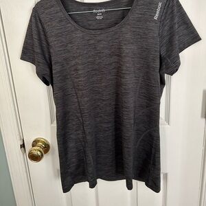 Reebok Womens T-Shirt Size M Gray Short Sleeve Activewear Pullover Top